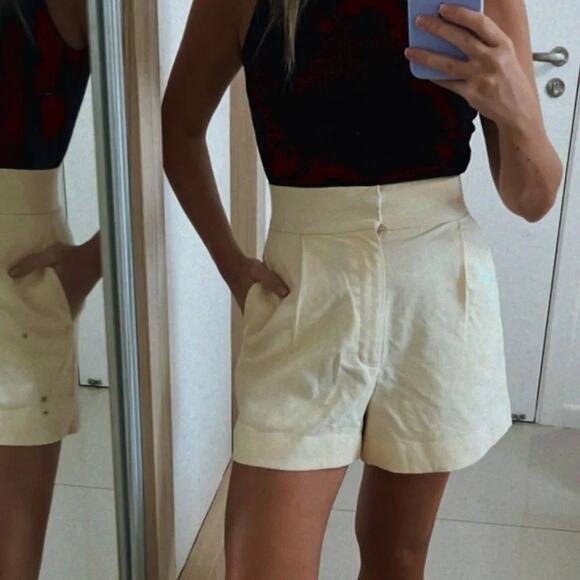 ZARA High Waisted Pleated Ivory Shorts - Picture 1 of 4